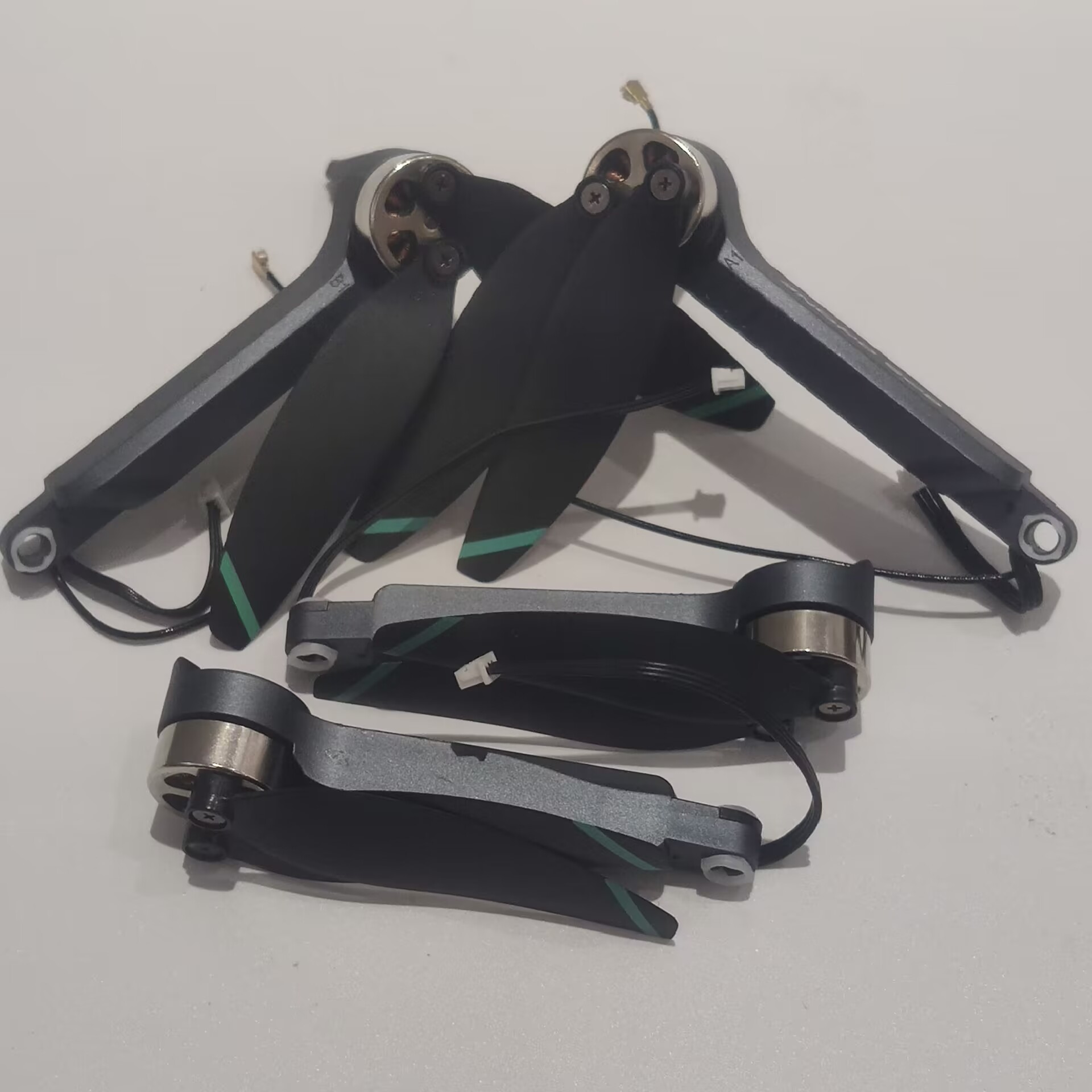 Brushless Motor Arm A1/B1/A2/B - огляд і ціна Lyzrc Drone
